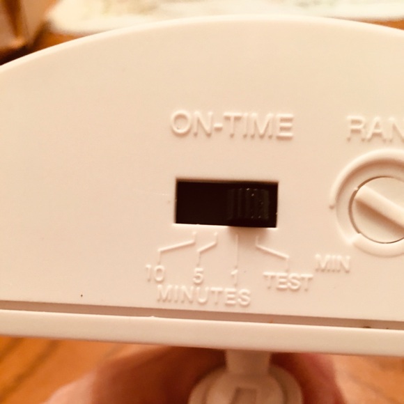 Motion Sensor Security Light - Picture 7 of 8